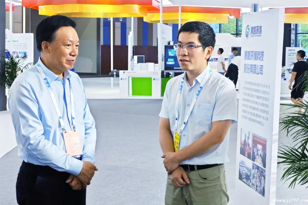 中国环境保护产业协会党委书记、会长郭承站莅临优米app赚钱展位参观指导