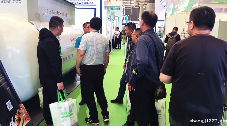 环博会展位现场,人流络绎不绝