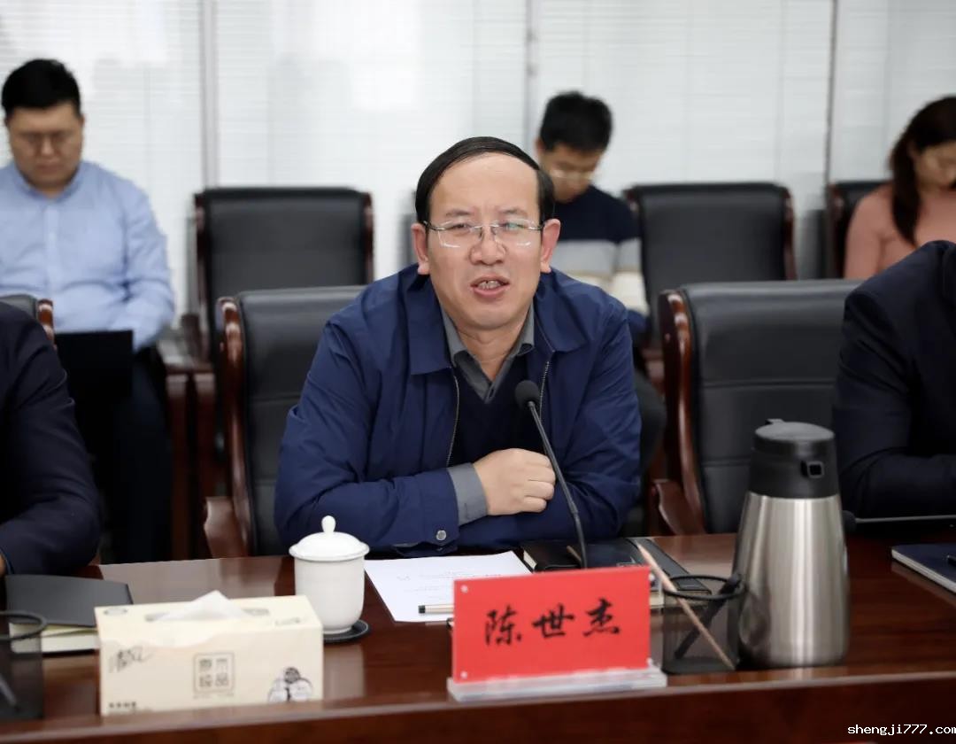 内蒙古环投集团党委副书记兼总经理陈世杰发表讲话