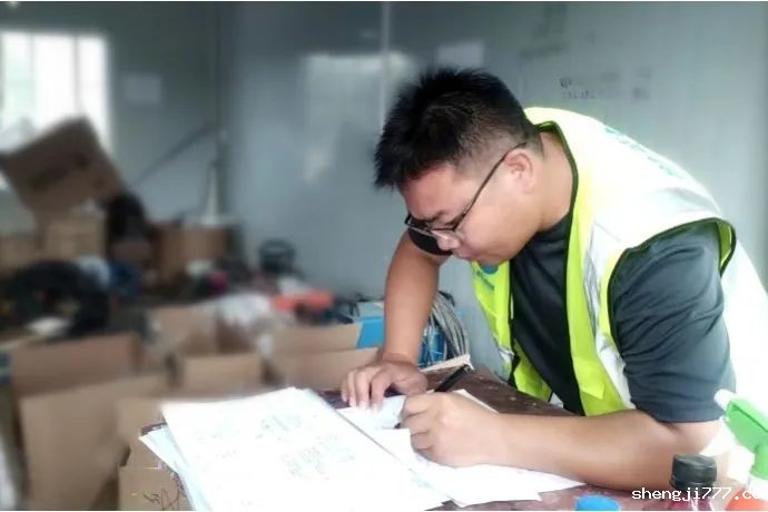 作业前认真细致核对图纸 图片